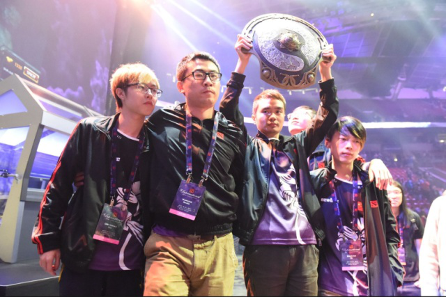 Fabre 对粉丝的反对声回应，加入 aurora ;