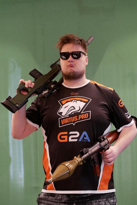 2024 LPL 年度最佳经理： Bilibili Gaming Holy Hou Lin