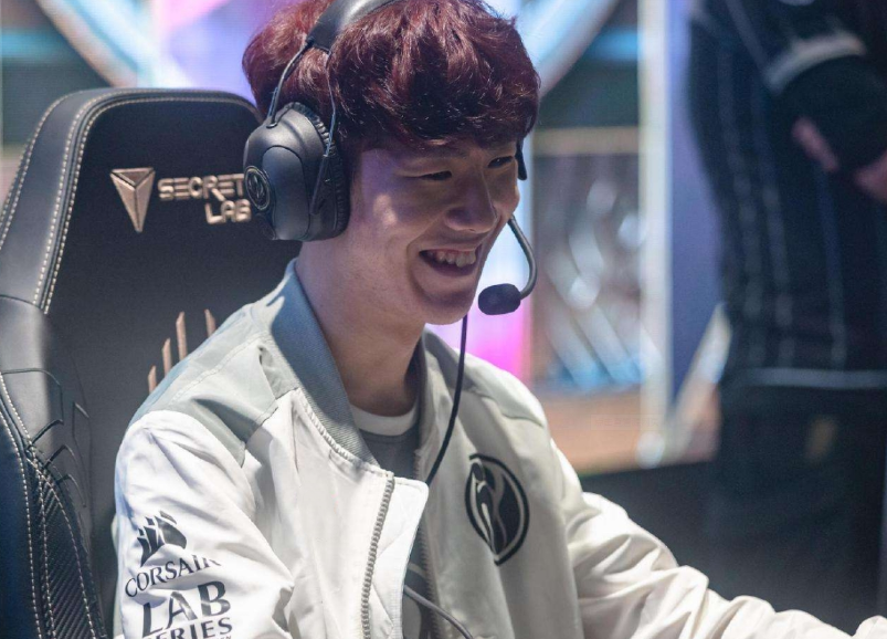 Rex Regum Qeon 荣获 VCT 2025： 太平洋阶段 1 冠军