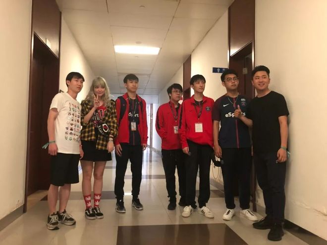 Astralis 在 IEM Cologne 2025 中以 2-0 的地图比分战胜 B8